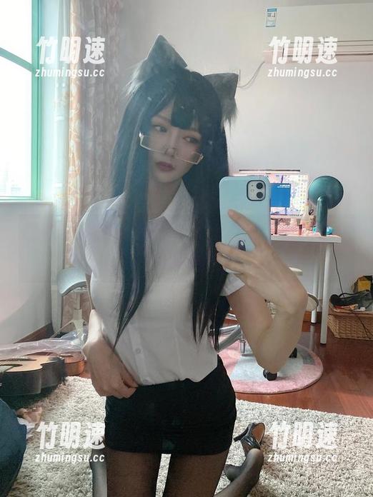 想看51酱如何驾驭泳衣？在线资源正在轰动全网！