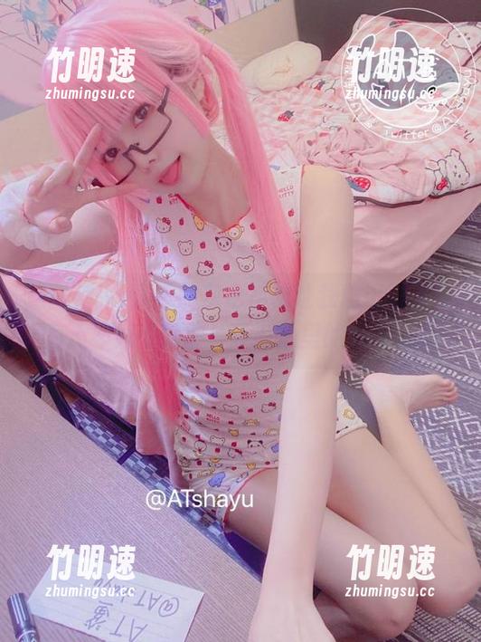 这一刻，AT鲨的灰色裤袜让我意识到了：高清不限于眼前，还有心里的小波动。