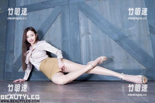 Beautyleg - Kat的天台写真图包，偶尔的角度变化颇让人印象深刻。
