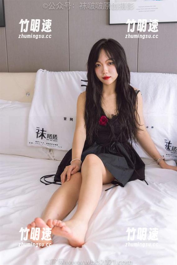 BoBoSocks袜啵啵 - 厚白丝的恶搞写真：砂糖今天是糖果还是牛奶？