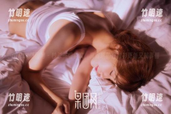 GIRLT果团网 - 秒杀一切争议，莫雅琪的白衬衫更新又搞事情