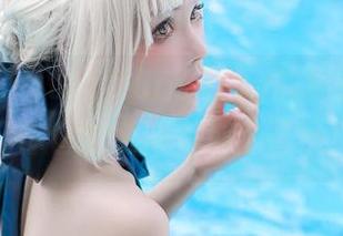 只要下载Kitkat Cosplay的棉袜写真集,你也能变得不那么普通!
