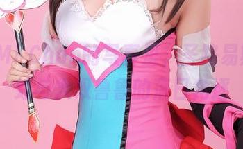 在MiMi Chan的写真里,圣路易斯的霓虹与火奴鲁鲁的落日角逐