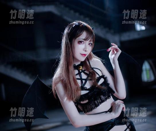 Sakiiii翎柒的10万粉福利：最新cos，不来就亏了哦！