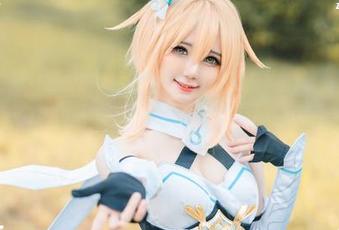 Sally Dorasnow水手服写真合集,捉摸不定的俏皮与认真