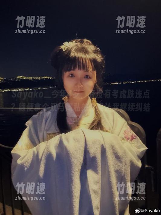 Sayako＿今年4岁，有没有考虑肤浅点？随便拿个双马尾私拍合集让我继续纠结吧。