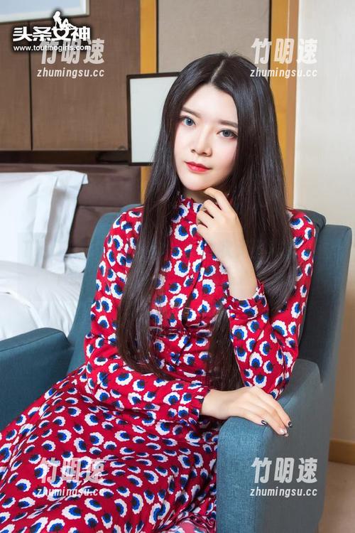 TouTiao头条女神 - 张蓝欣无圣光的原图，个别角度觉得像是从天上掉下来的。