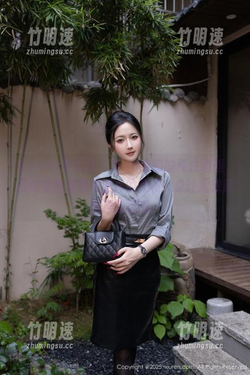 Xiuren秀人网 - Mila嘟嘟的纯白追逐，原图里的晨雾与照片的柔和，总让我想起飘逸的裙摆。