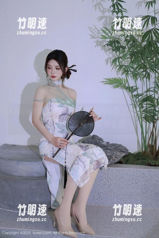 Xiuren秀人网 - 刘飞儿Faye职业装合集：靠，不太能集中精神看图