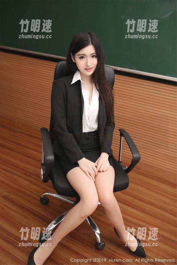 Xiuren秀人网 - 阅览闫璐璐的泳装写真合集，眼睛会不会被闪到？