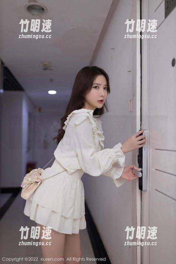 Xiuren秀人网 - 吊带图包来了，雨儿酱eve又把我迷得不要不要的