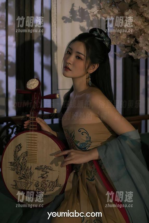 YouMi尤蜜荟 - 在线抓拍，浴室里的黄乐然总是那么恰到好处的‘裸’露。