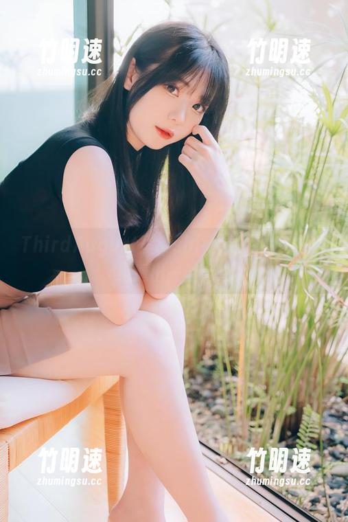 ThirdAugust里，shimo霜月的图集隐约透出一丝倦怠