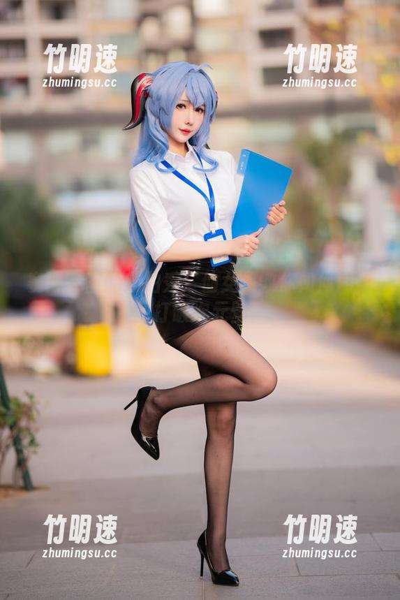 赛博宇宙的私拍秀：仙女月教你如何用美图打破次元壁！