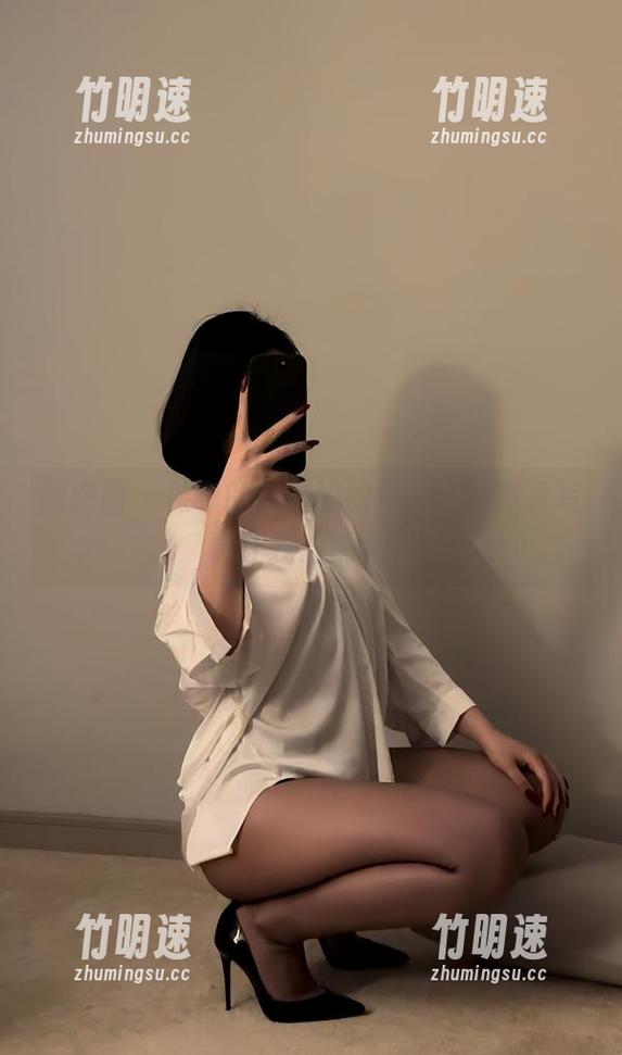 微密圈 - 保守的二舅妈的镜框里，高清写真让我心跳加速