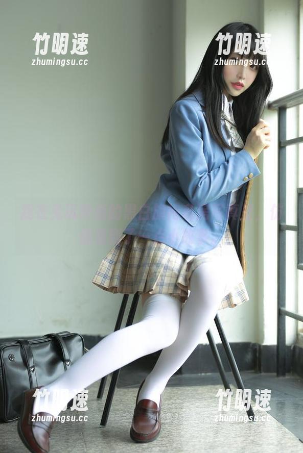 我在兔玩映画的黑白旗袍私房写真里，仿佛看到了一点小故事。