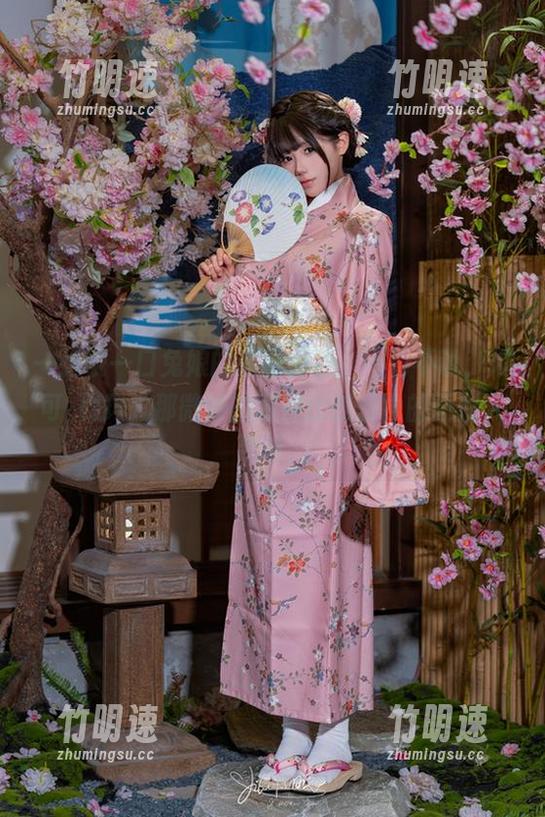 一张咬一口兔娘的原图更新，不得不说，妮可·德玛拉那微妙的眼神比我想象的更耐人寻味。