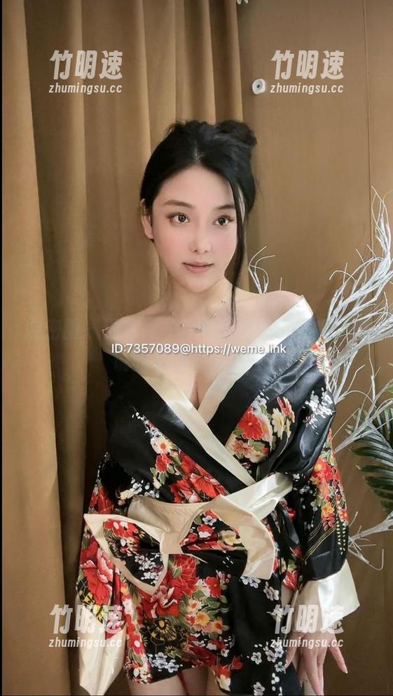 微密圈 - 图包里是奶雯和她的小黑裙，想说的东西太多了……