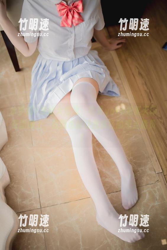 水手服×黑丝大碰撞，宅夏yoko把夏天印在图册上，原图也能让我疯狂的想当船员！