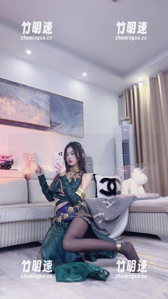 小小奶瓶儿穿着白开水毛衣，资源库里的一股清流！