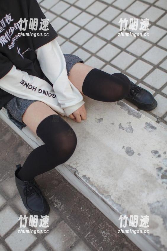 少女秩序 - 鹿可的网袜探险，来一波美图分享吧！