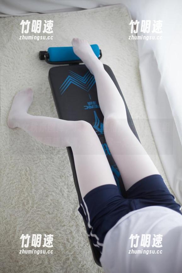 少女秩序图库，过膝黑丝和沙发的完美组合，资源感满满，不看你一定会后悔！