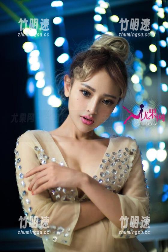 尤果网 - 一组精选图片，王瑞儿的套装里藏着些许不得了的调调。