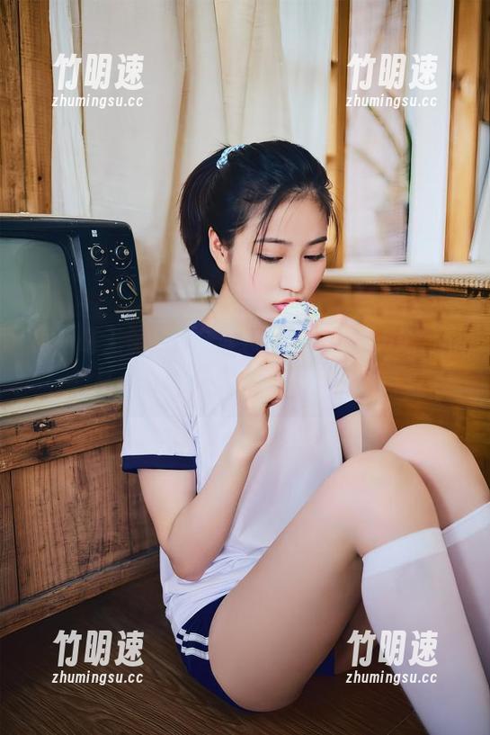 福利毫无保留，年年Nnian的“少女”作品，像是偷偷溜出的浪漫气息