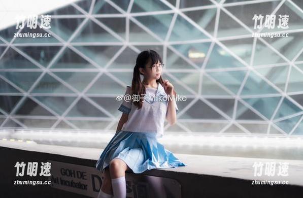 御子Yumiko皮衣原图：默默翻着，发现它能让我脱离‘毫无个性’的状态