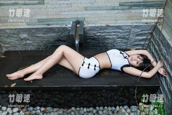 推女郎 - 职场甜心？易阳的美图更新呈现不一样的秘书风采！