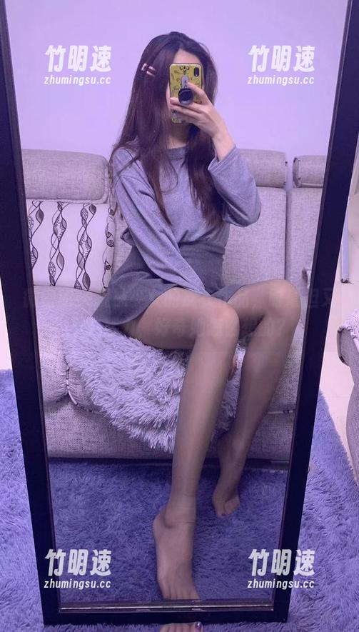 微密圈 - 提袜少女的皮衣作品，时髦但又不失活力，好奇她怎么想的？