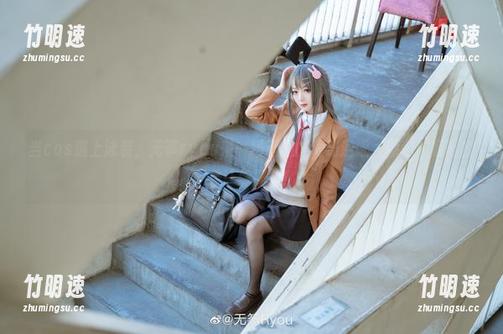 当cos遇上泳装，无筝ryou来一场逗趣的海滩邂逅，图包内容可能会让你摇头！