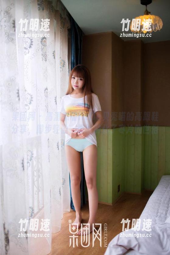 果团网 - 高清来看little贝壳喵的高跟鞋分享，脚步轻盈，画面融化了寒冷的世俗。