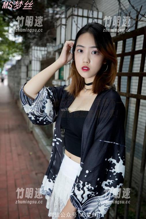 梦丝女神 - 泳池日记—小漫带来不一样的水中乐趣，期待你的套图分享！