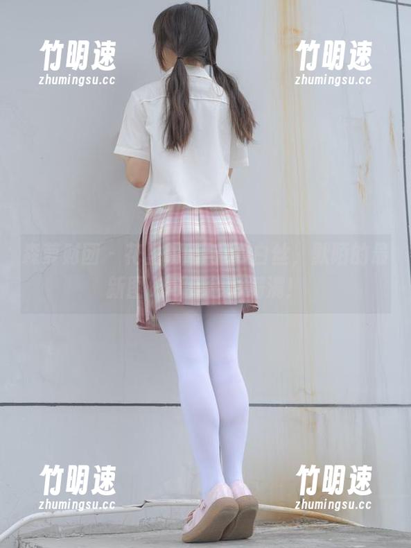 森萝财团 - 花里胡哨与5D白丝，默陌的最新图册可是色彩满满！