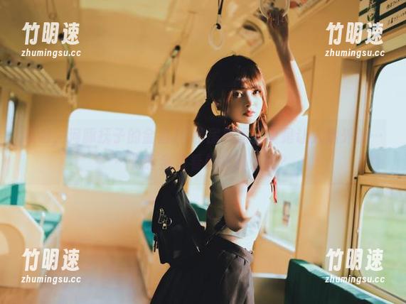 哎哟，河豚抚子的金鱼JK私房美图，真是让人意外的……为啥金鱼看起来那么萌？