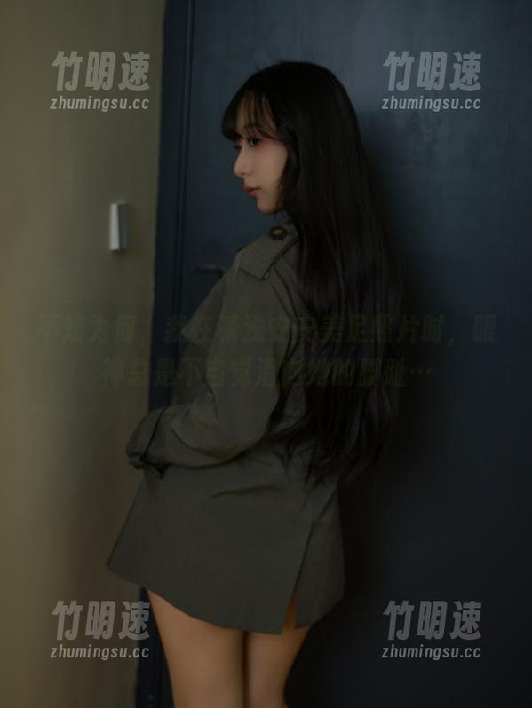 不知为何，我在看浅安安美足照片时，眼神总是不自觉滑向她的脚趾…