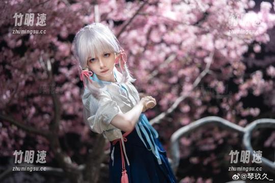 碎花绽放！清青琴玖的高清写真集，轻柔又带点锋利。