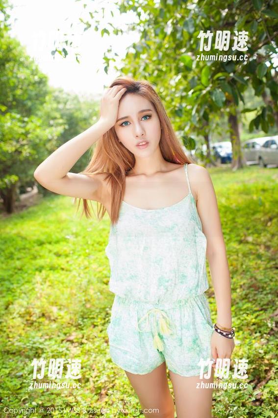 爱蜜社 - 看小丽莎萌萌哒的旅拍，免费的图片在此，可别抢着下载啊！
