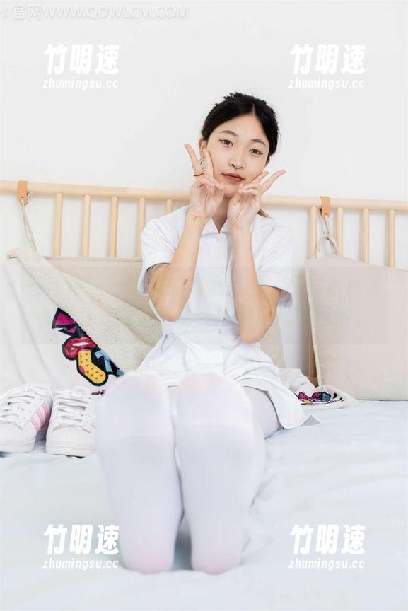 物恋传媒 - 小竹的高清美图：星芒不止是外表，连我自己也开始觉得光芒四射。