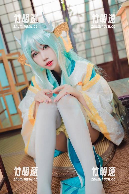 猫君君MaoJun的泳池私房秘笈，谁说清凉都是给夏天的特权？