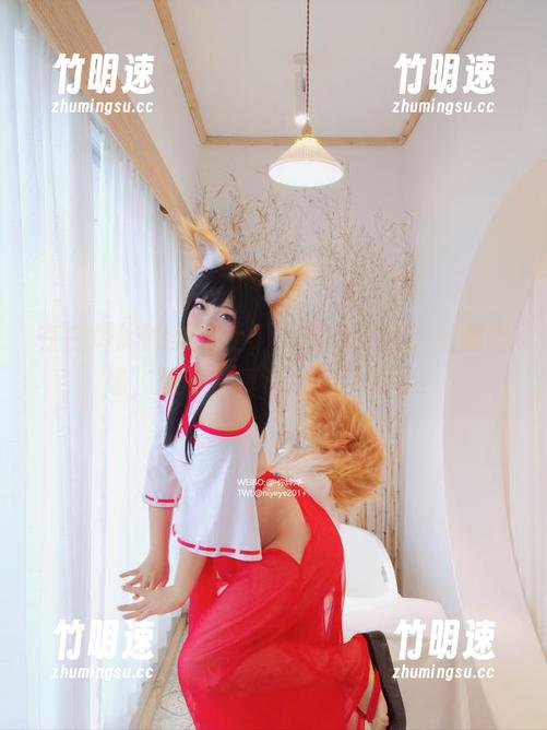 在白烨烨的美图上，有种说不出的魅魔气场，这照片真让人停下脚步！