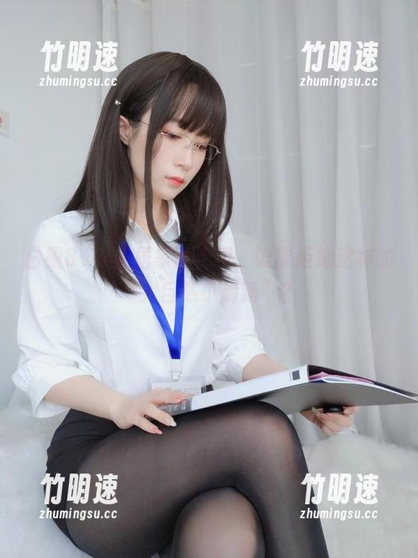 白银81穿着居家碎花裙，谁能拒绝这样的“大自然小清新”？