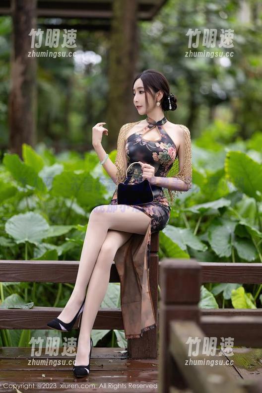 秀人网 - 先看奈奈子的温柔美图，再说说我那小心心！