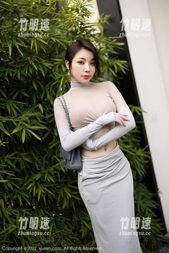 秀人网 - 快来看娜露Selena的泳池作品集，最新自拍技术都全在这里！