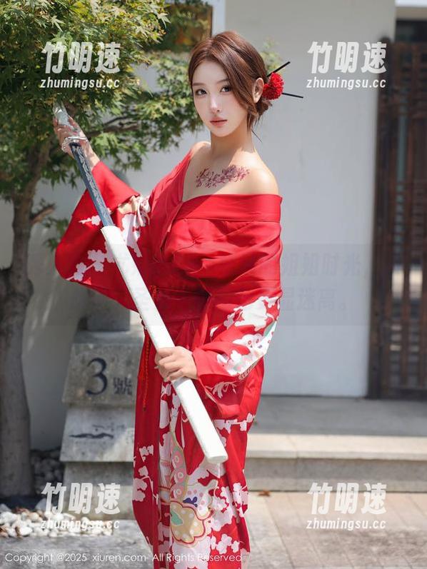 秀人网 - 尤妮丝Egg妹妹的姐姐时光，没想到无圣光下的图包更显迷离。