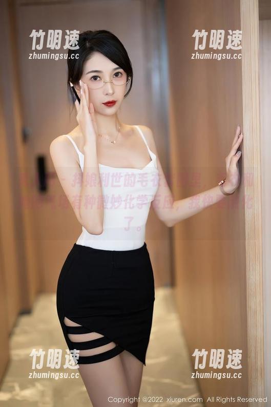 秀人网 - 抖娘利世的毛衣套图里，毛衣和她的气场有种微妙化学反应，我快要融化了。