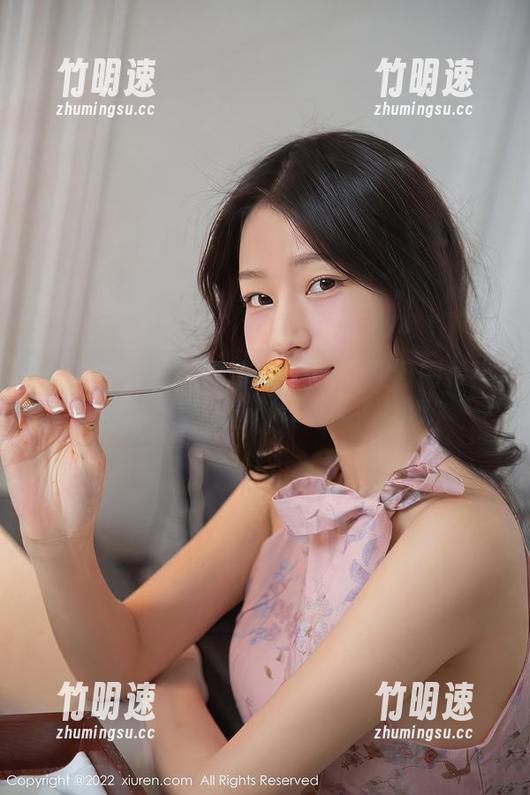 秀人网 - 杏子Yada的烦恼：定制图集里到底有多少肉丝可以让我高兴呢？
