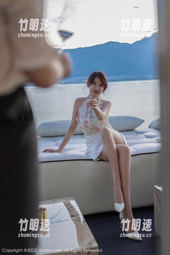 秀人网 - 松柏生姿，杨晨晨在最新图包里显露树的另外一面！
