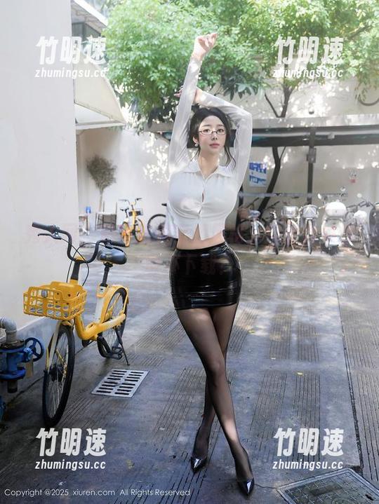 秀人网 - 熊小诺携空姐风格，网盘合集你敢不下载？